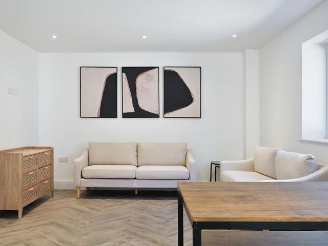 3 bedroom barn conversion to rent