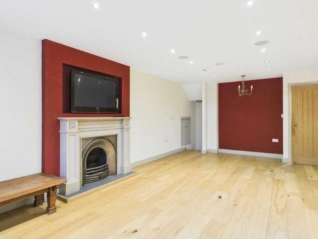 3 bedroom barn conversion to rent