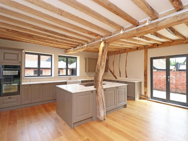 3 bedroom barn conversion to rent