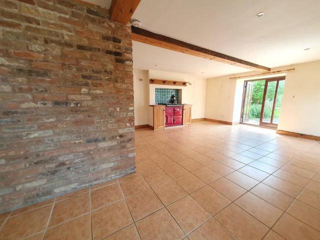 3 bedroom barn conversion to rent