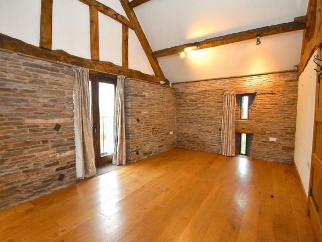 3 bedroom barn conversion to rent