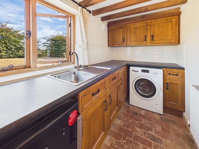 3 bedroom barn conversion to rent