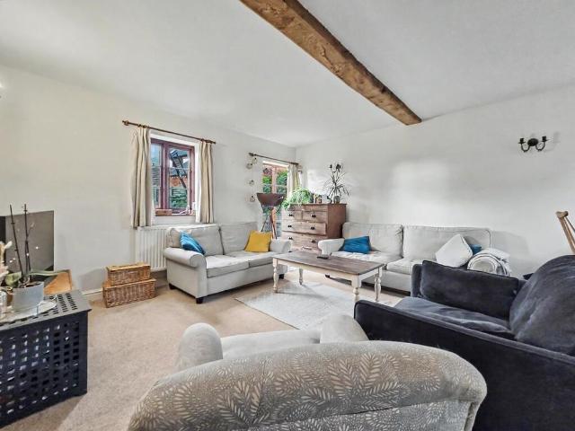 3 bedroom barn conversion to rent