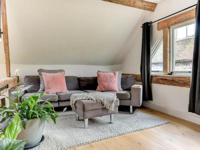 3 bedroom barn conversion to rent