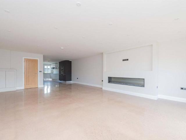 3 bedroom barn conversion to rent