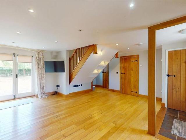 3 bedroom barn conversion to rent