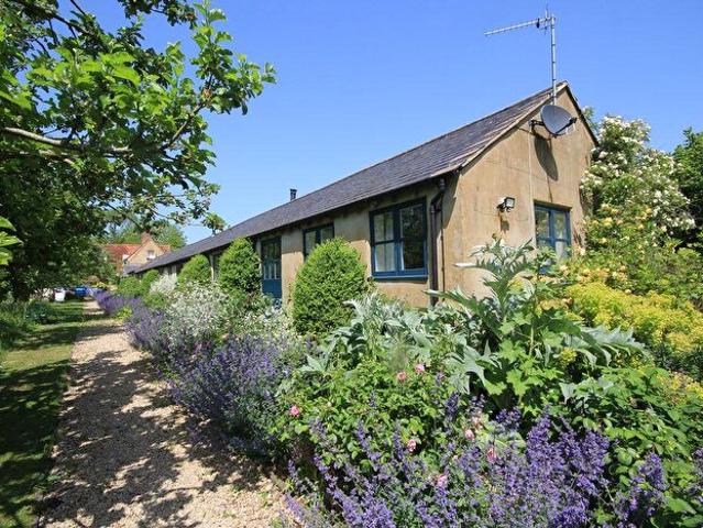 3 Bedroom Barn Conversion To Rent In Chearsley, HP18
