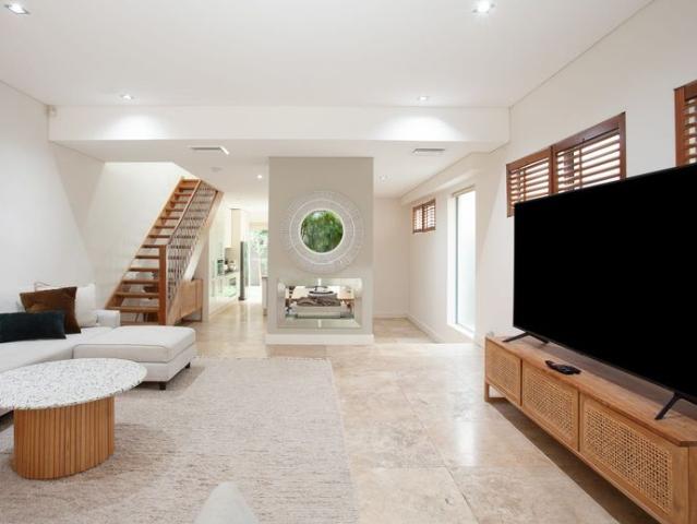 3 bedroom beach house with pool and parking close to the beach $2,500 a week fully furnished