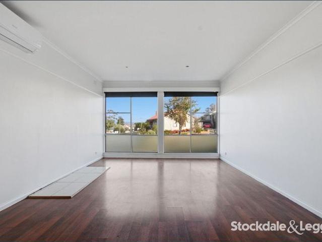 3 Bedroom Beauty!