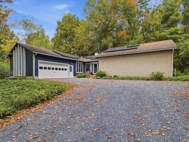3 bedroom, Bennington VT 05201 106073422