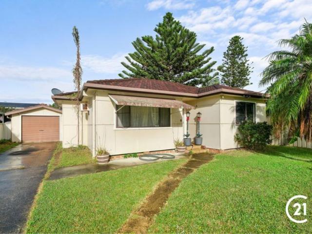 3 Bedroom House Berkeley Vale, 102667633