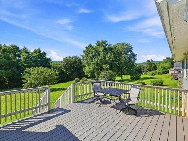 3 bedroom, Bernardston MA 01337 105258381