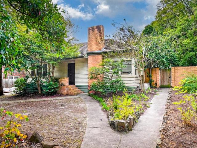 3 Bedroom House Blackburn VIC 102761061