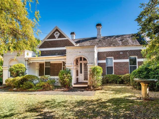 3 Bedroom House Blackburn VIC 102763234