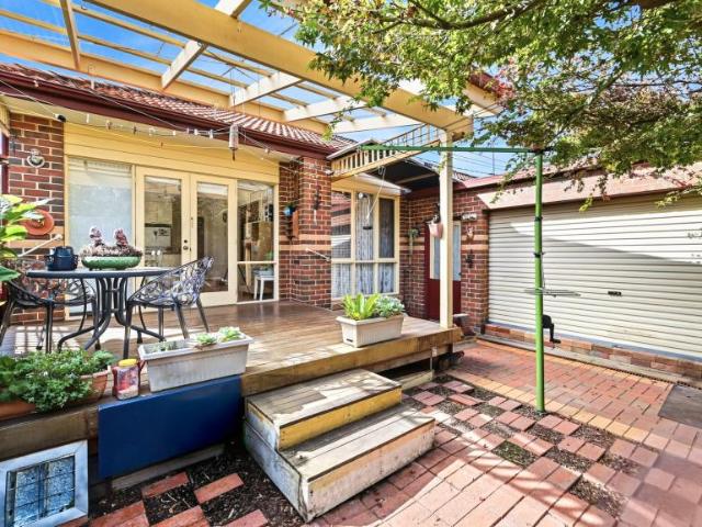3 Bedroom Apartment Blackburn VIC 102763248