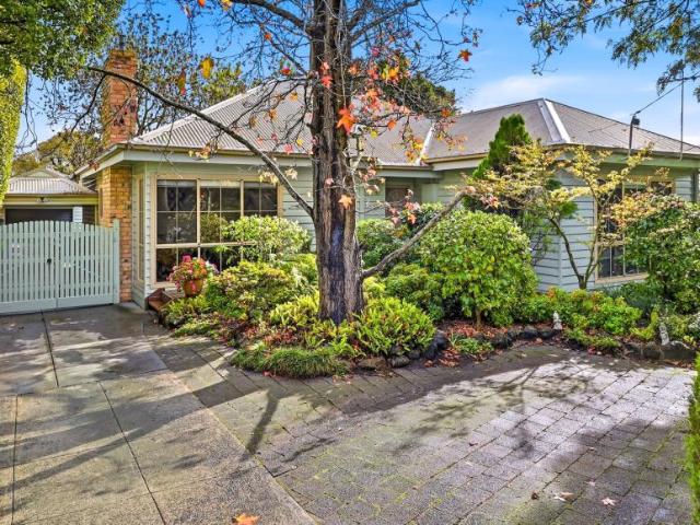 3 Bedroom House Blackburn VIC 102821121