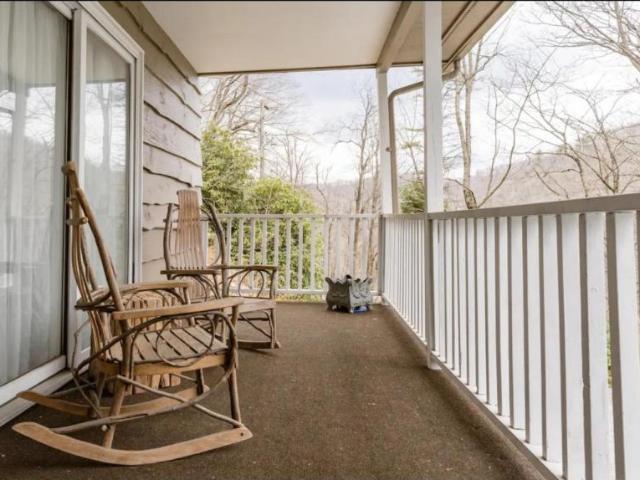 3 bedroom, Blowing Rock NC 28605 LS103863460
