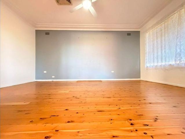 3 Bedroom Brick Home with Large Garage & Workshop