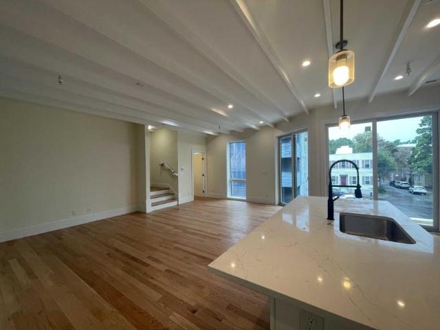 3 bedroom, Brookline MA 02445 98395855