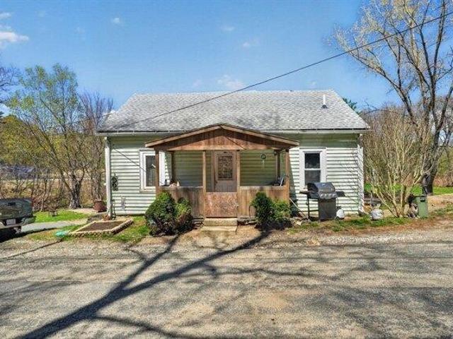 3 bedroom, Buckland MA 01370 104352721