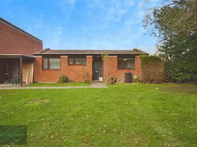 3 bedroom bungalow for rent in Ashwells Road, Brentwood, Esint.