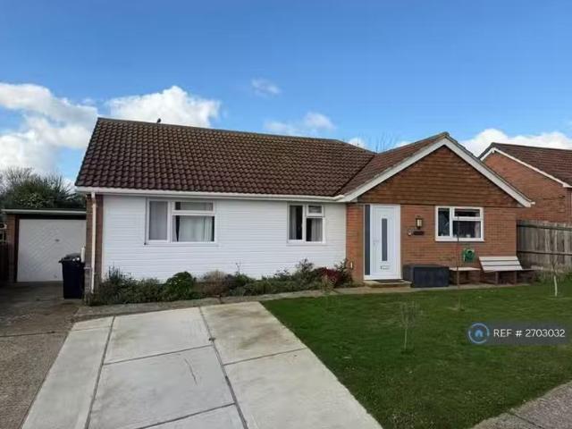 3 bedroom bungalow for rent in Badgers Field, Peacehaven, BN10