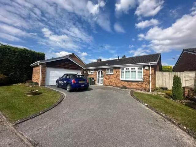 3 bedroom bungalow for rent in Bridge Meadow Drive, Knowle, So.