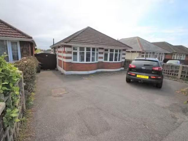 3 bedroom bungalow for rent in Bungalow, Kinson Road, BH10