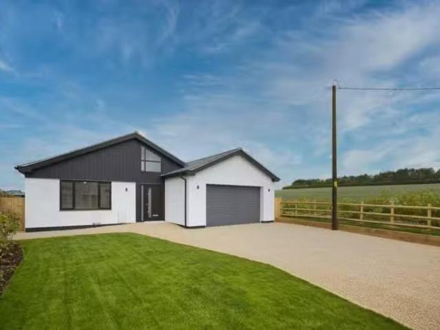 3 bedroom bungalow for rent in Laundry Road, Minster, Ramsgate.
