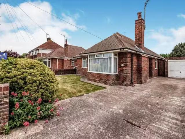 3 bedroom bungalow for rent in Seafield Avenue, Goring by Sea.