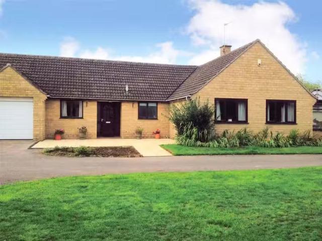 3 bedroom bungalow for rent in Rolls Mill, Sturminster Newton.