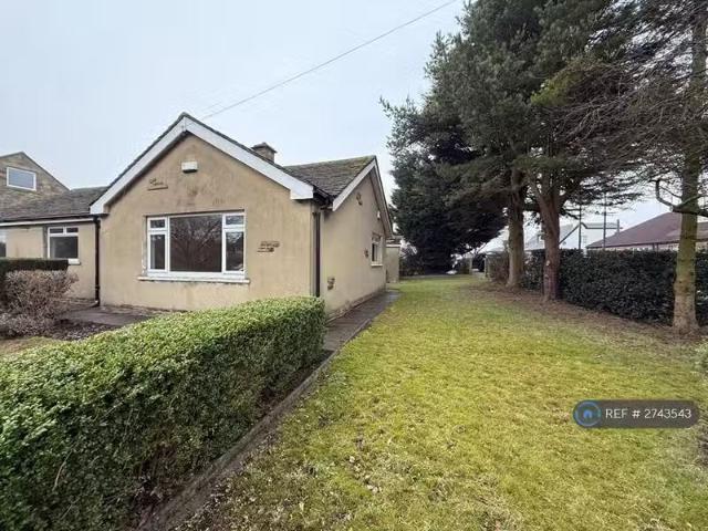 3 bedroom bungalow for rent in Rooley Crescent, Bradford, BD6