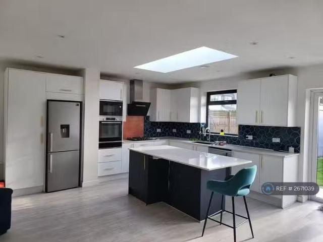 3 bedroom bungalow for rent in Wynford Road, Bournemouth, BH9