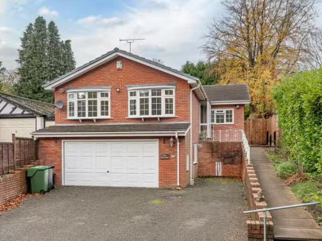 3 bedroom bungalow for rent in Twatling Road, Barnt Green, Bir.