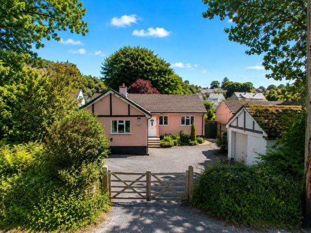 3 bedroom detached bungalow for sale