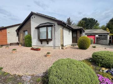 Forres, Moray county, Shetland - Garden
