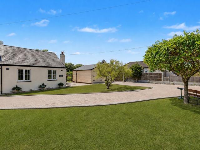 3 bedroom bungalow for sale