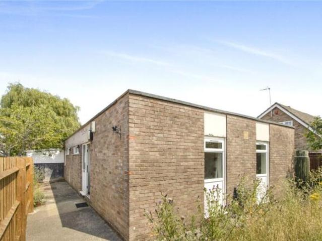3 bedroom bungalow for sale in The Harriers, Covingham, Swindon, SN3