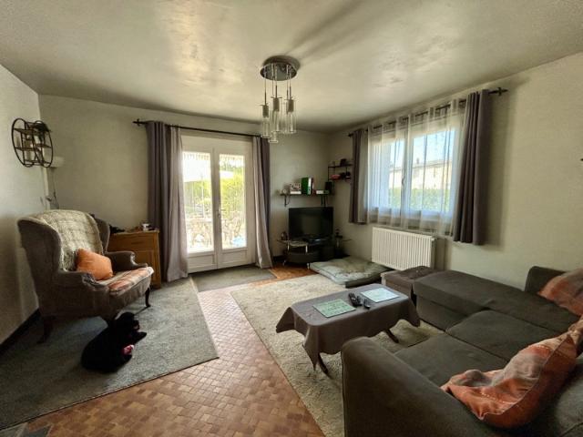 3 bedroom Bungalow with Barn and Courtyard