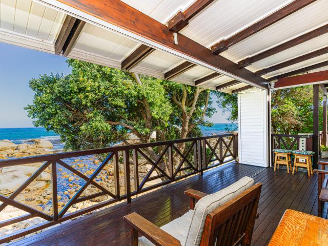 3 Bedroom Bungalow To Let in Camps Bay