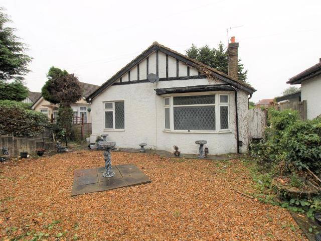 3 Bedroom Bungalow To Let in High Road, Cowley, UB8 2HN | Charrison Davis Estate Agents in Harlington and Hayes