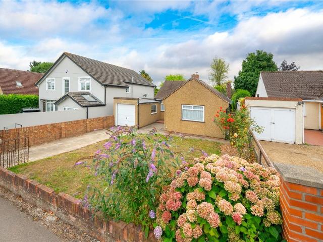 3 Bedroom bungalow to let in Penn Road, Park Street, St. Albans, AL2