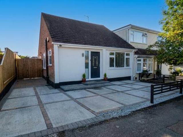 3 bedroom Bungalow To Let