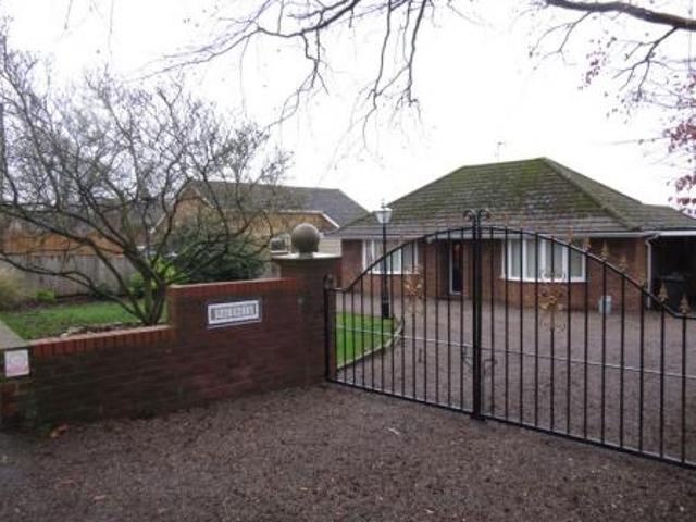 3 bedroom Bungalow To Let