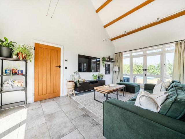 3 bedroom bungalow to rent
