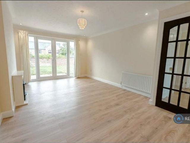 3 bedroom bungalow to rent