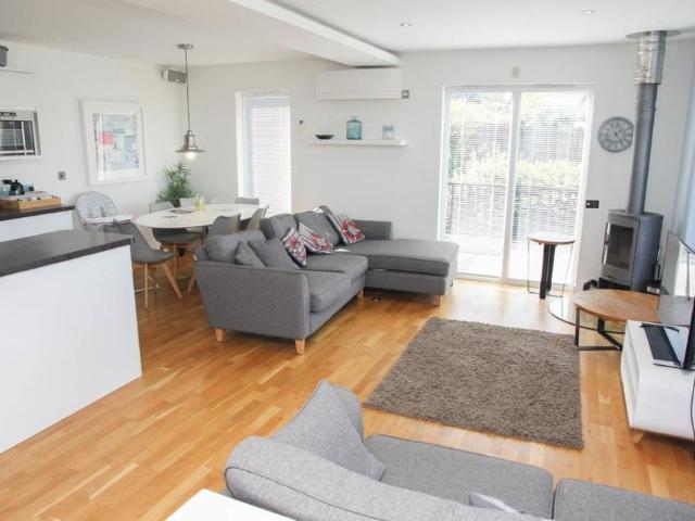 3 bedroom bungalow to rent