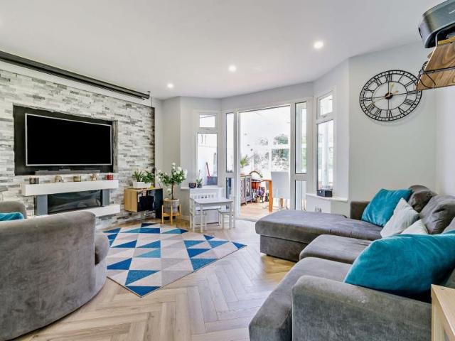 3 bedroom bungalow to rent