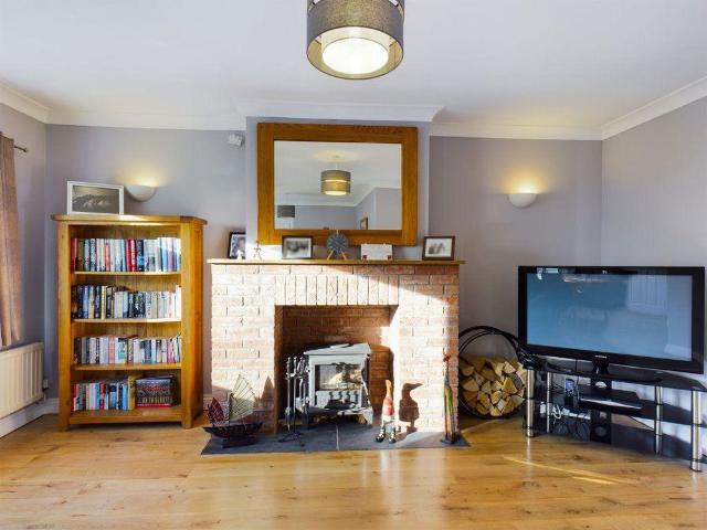 3 bedroom bungalow to rent