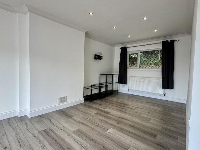 3 bedroom bungalow to rent